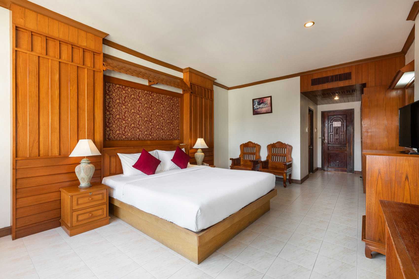 Deluxe Pool View Room